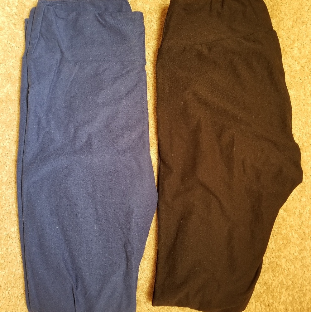 **SOLD**Solid Black and Blue OS leggings